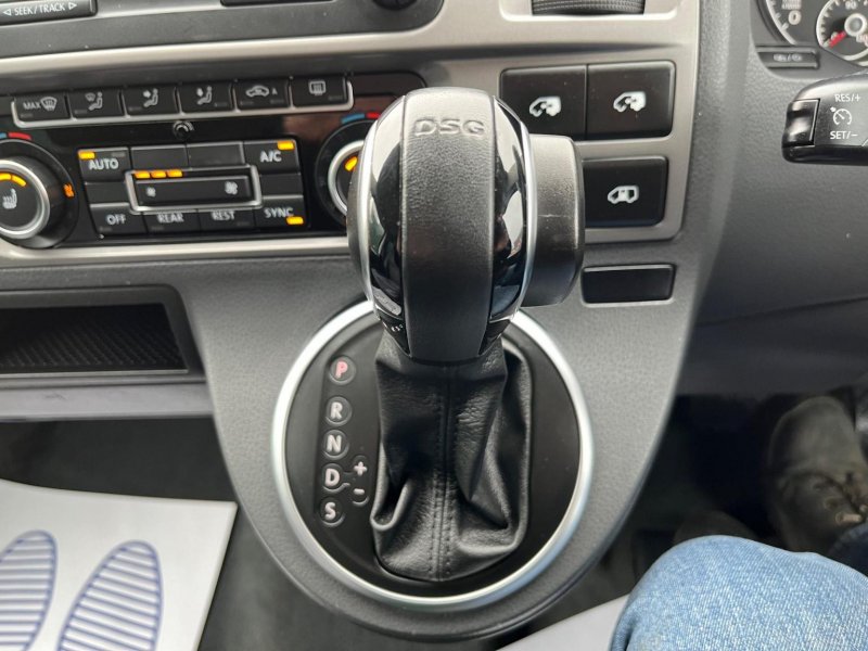 VOLKSWAGEN CARAVELLE