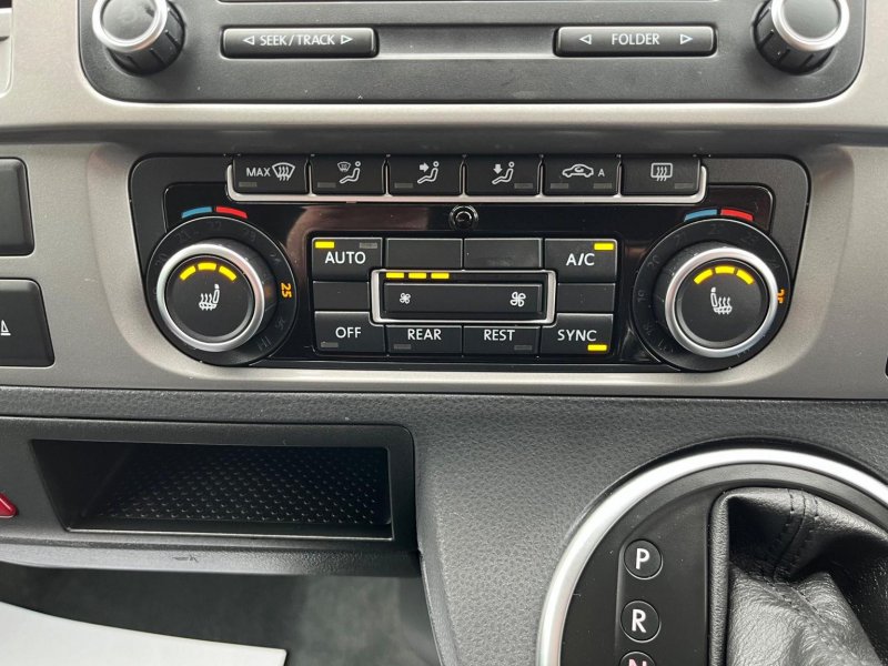 VOLKSWAGEN CARAVELLE