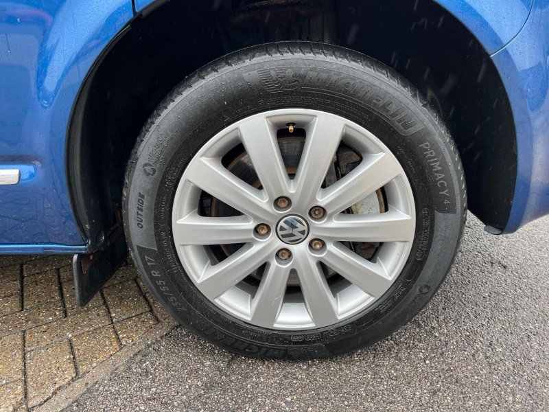 VOLKSWAGEN CARAVELLE