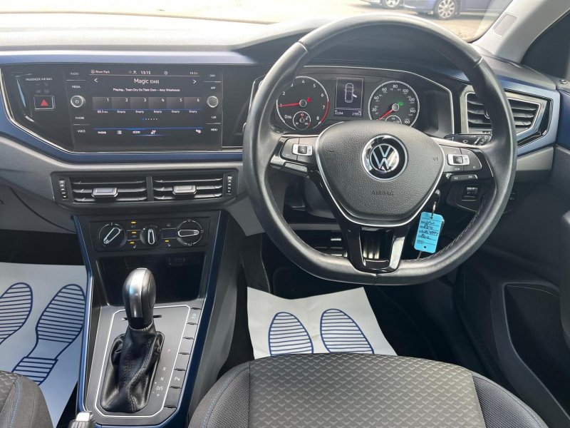 VOLKSWAGEN POLO