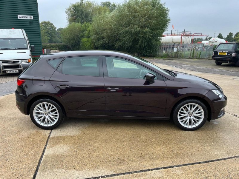 SEAT LEON