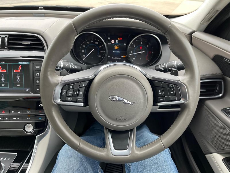 JAGUAR XE