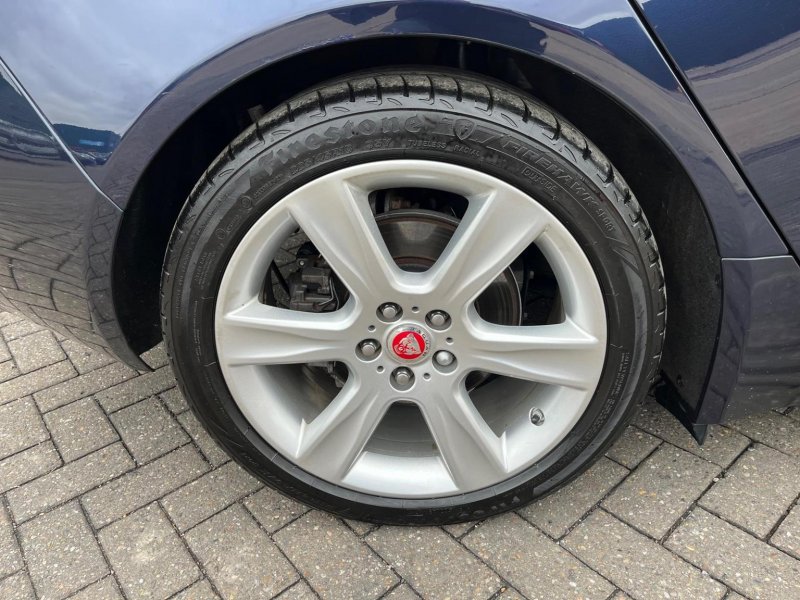 JAGUAR XE