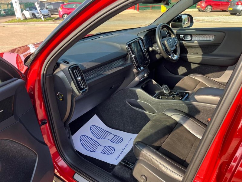 VOLVO XC40