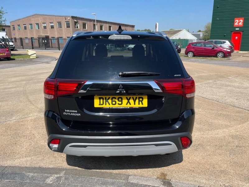 MITSUBISHI OUTLANDER