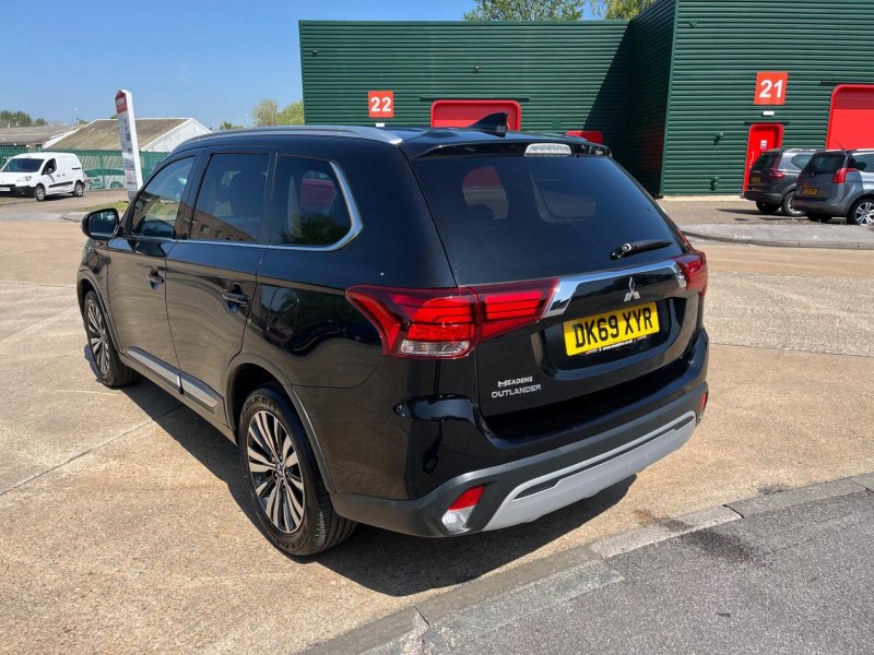 MITSUBISHI OUTLANDER