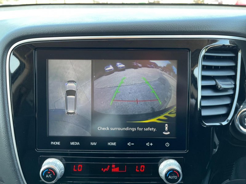 MITSUBISHI OUTLANDER