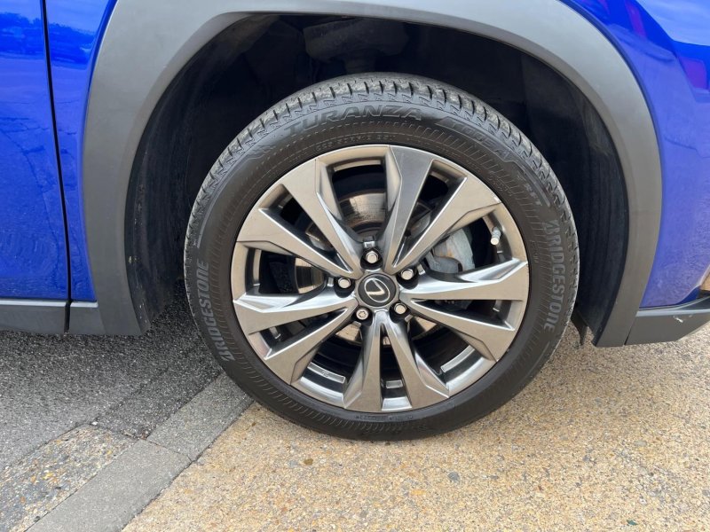 LEXUS UX