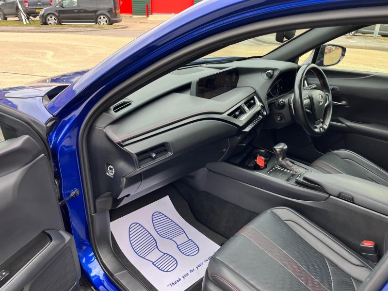 LEXUS UX