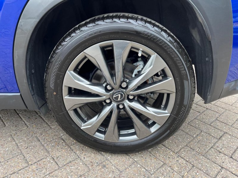 LEXUS UX
