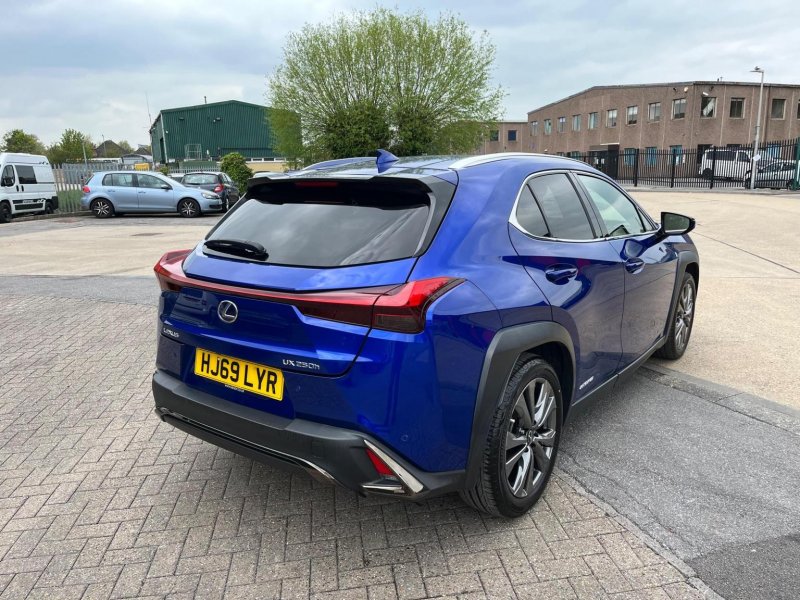 LEXUS UX