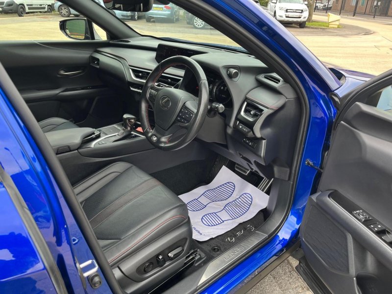 LEXUS UX