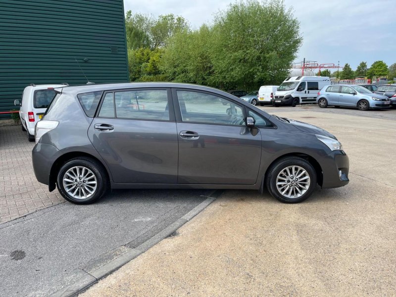 TOYOTA VERSO
