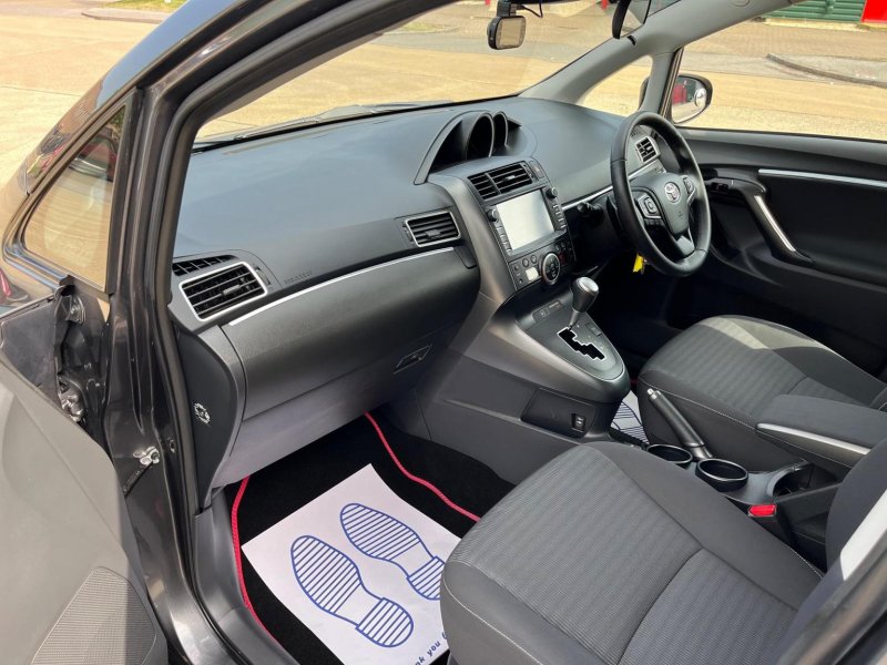 TOYOTA VERSO
