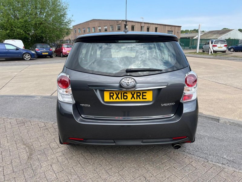 TOYOTA VERSO