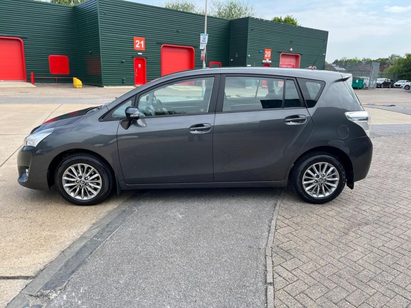 TOYOTA VERSO