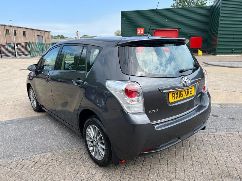 TOYOTA VERSO