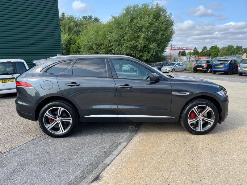 JAGUAR F-PACE